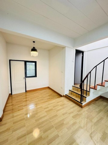 KDH0090 ขายทาวน์เฮ้าส์ ปรารถนา3 (เสม็ด-เมืองชลบุรี)  ขนาด 18 ตร.วา 2ชั้น รีโนเวทใหม่