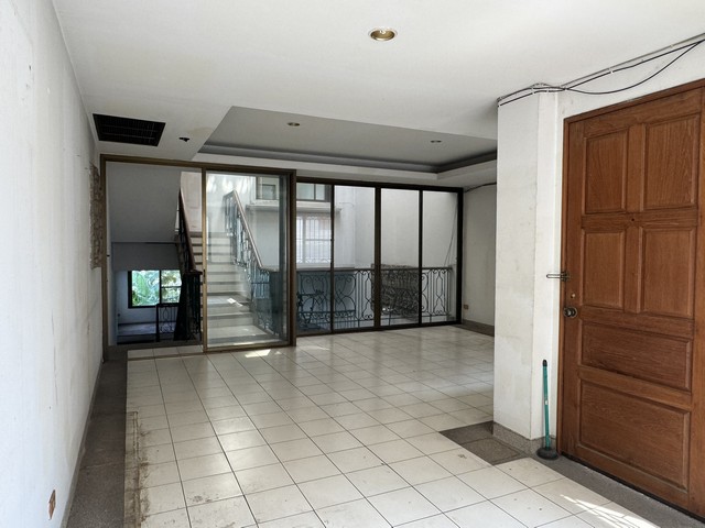 ขายอาคารพาณิชย์4.5ชั้น 35 ตร.ว. ย่านสุุขมวิท71ซอยปรีดีพนมยงค์ 14 ใกล้ทางด่วนBTSพระโขนง