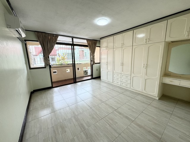 ให้เช่าทาวน์เฮ้า 3 ชั้น ใกล้ตลาดโชคชัย 4  Lotus , Big-C , seven ใกล้ รพ.ลาดพร้าว , รพ.เปาโลโชคชัย 4 , ซอยลาดพร้าว 64 ใกล้ รร. กานดา