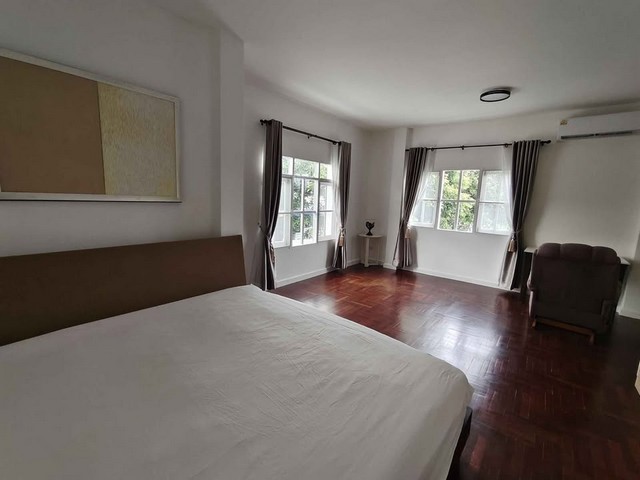 ให้เช่าบ้านเดี่ยวใกล้ รถไฟฟ้า สถานีไทรม้า ใกล้ ห้าง Central Westgate  หลังมุม ในโครงการมีทะเลสาบ  ย่านถนน ราชพฤกษ์ และ ถนน รัตนาธิเบศร์