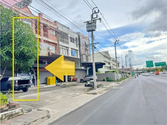 เดอะวอล์ค ราชพฤกษ์ 3.4 กม. ราชพฤกษ์ MRTไทรม้า 2.6กม.ให้เช่าอาคาร 3.5ชั้น มีชั้นลอย ทำเลดี ติดถนนใหญ่ 19ตร.วา.245ตร.ม. 4นอน  บางใหญ่ 1.5 กม.