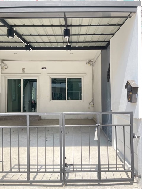 สามวา MRT มีนบุรี 1.4 กม.ทาวน์เฮาส์ 2 ชั้น 20 ตร.วา.160ตร.ม 3นอน 2น้ำ ตลาดนัดจตุจักร 2 มีนบุรี 800 ม. ถ.สุวินทวงศ์ สามวา 