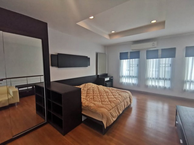 ให้เช่า บ้านทาว์นโฮมสวยน่าอยู่ ตกแต่งสใตลล์ contemporary 3 นอน 3 น้ำ อยู่บนถนนกรุงเทพกรีฑา ใกล้ Wellington College