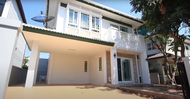 หลังใหญ่ 3-4นอน 110ตร.วา. ให้เช่าคฤหาสน์ บ้านเดี่ยว2 ชั้น กรุงเทพกรีฑา7 MRT ศรีกรีฑา 1.3 กม. 320 ตร.ม.รร.นานาชาติเวลลิงตัน 2.4 กม.3 น้ำ 