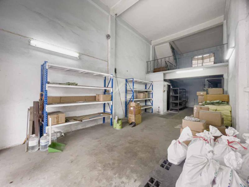 อาคารพาณิชย์ 3 ชั้นครึ่ง ซอย เอกชัย 80/2 บางบอน