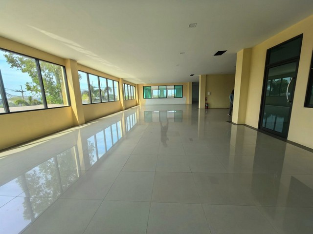 ขายที่ดินพร้อมโรงงานชลบุรี เนื้อที่​  57-3-58 ไร่ พร้อมใบอนุญาตโรงงาน รง.4  ผังสีเหลือง