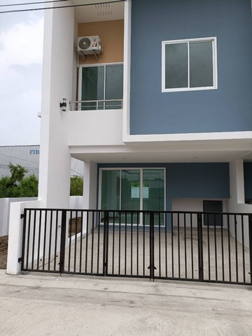 ขายทาวน์โฮม สร้างใหม่ ซอยเฉลิมพระเกียรติ ร.๙ ซอย 30 แยก 14  แขวงดอกไม้ เขตประเวศ กทม