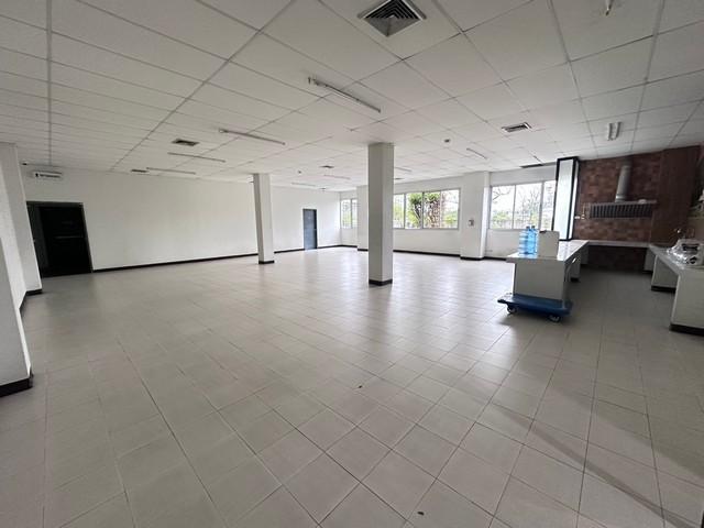 ขายโรงงานอุตสาหกรรม มีอาคารสำนักงาน 3 ชั้น ในนิคมนำไกรลาดกระบัง พื้นที่สีม่วง พร้อมใช้งาน