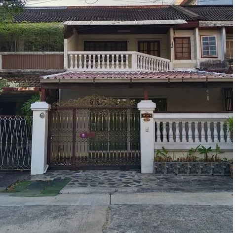 ขายทาวน์โฮม 2ชั้น หมู่บ้านราชาวิลล่า ย่านลาดพร้าวเลียบด่วนใกล้MRTลาดพร้าว71