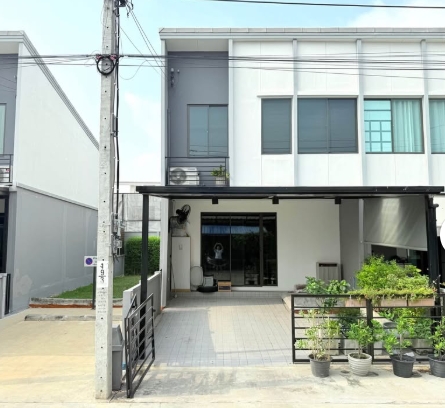 ให้เช่าทาวน์โฮมพลี โน่ หลังมุม พระราม 9 กรุงเทพกรีฑา ซอยกาญจนาภิเษก 25