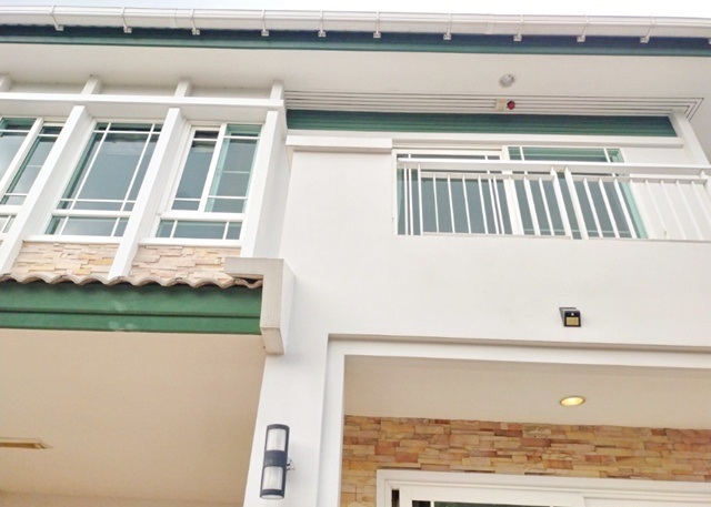 กรุงเทพกรีฑา7 ให้เช่าคฤหาสน์ บ้านเดี่ยว2 ชั้น 106 ตร.วา.MRT ศรีกรีฑา 1.3 กม.310 ตร.ม.รร.นานาชาติเวลลิงตัน 2.4 กม.หลังใหญ่ 3-4นอน 3 น้ำ 