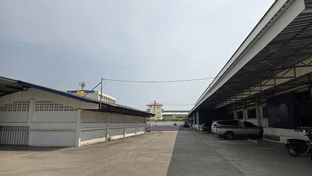 โกดัง/โรงงาน พร้อมออฟฟิศ 2ชั้น ติดริมถนนบางนาตราด กม.20  