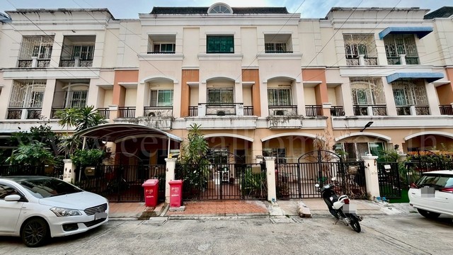 ทาวน์โฮม 3 ชั้น หมู่บ้าน ปริญลักษณ์ เพชรเกษม 69 ราคาถูก