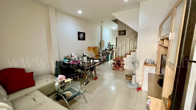 ทาวน์โฮม 3 ชั้น หมู่บ้าน ปริญลักษณ์ เพชรเกษม 69 ราคาถูก