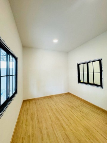 KDH0093 ขายบ้านสบายวิลล์ (บ้านบึง) ขนาด 42 ตร.วาชั้นเดียว รีโนเวท (มินิมอล)  บ้านแฝด หลังมุม  มีพื้นที่เหลือเยอะ