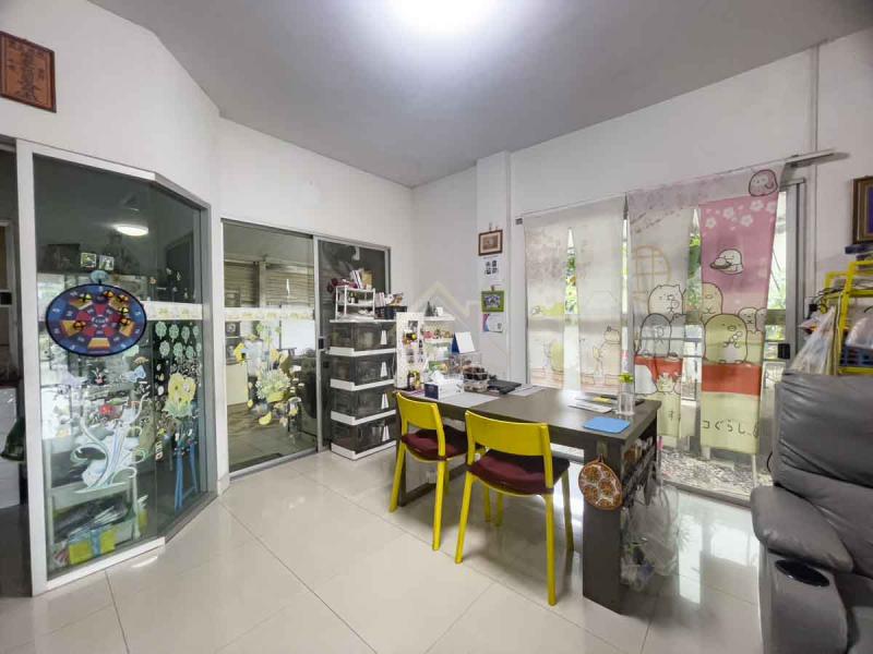 ทาวน์โฮม 3 ชั้น วิสต้า อเวนิว เพชรเกษม 81 ( Vista Avenue Petchkasem 81 ) หลังมุม