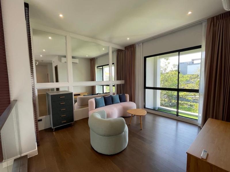 ให้เช่าบ้านเดี่ยว 3 ชั้น โครงการ Bugaan krungthep kreetha มีลิฟท์ วิวสระว่ายน้ำ ใกล้รถไฟฟ้าศรีบูรพา