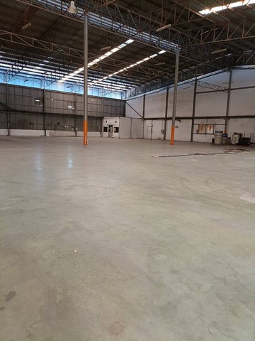 ขายที่ดินพร้อมสิ่งปลูกสร้างบ้านบึงชลบุรี ผังม่วงลาย บนพื้นที่  24  ไร่ ขนาดพื้นที่รวม 10,000 ตรม.