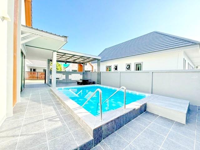 ตลาดโรงโป๊ะ 900 ม.ให้เช่าพูลวิลล่าหรู 82ตร.วา.240 ตร.ม. บางละมุง 15-21 รร.นานาชาติรีเจนท์ พัทยา 3.1 กม.3 นอน3 น้ำ  เทคนิคพัทยา 4.2 กม