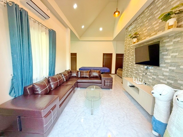 ให้เช่าพูลวิลล่าหรู 80 ตร.วา.240 ตร.ม.บางละมุง 15-21 ตลาดโรงโป๊ะ 900 ม. รร.นานาชาติรีเจนท์ พัทยา 3.1 กม.3 นอน3 น้ำ  เทคนิคพัทยา 4.2 กม