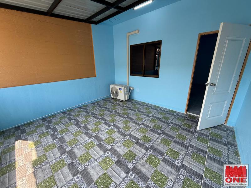 ขายด่วน! บ้านทาวน์เฮาส์ 2 ชั้น บ้านสวน ใกล้ห้างสรรพสินค้า Central Chonburi และหน่วยงานราชการ จังหวัดชลบุรี