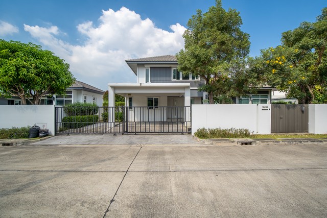 บ้าน มัณฑนา วงแหวน-บางบอน 3BR3Bathroom 0 ไร่ 1 ngan 4 ตารางวา 8990000 BAHT. ใกล้กับ - คุ้มทั้งอยู่คุ้มทั้งลงทุน