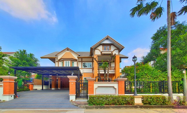 บ้าน Q House Avenue  พระราม5   162 SQ.WA 21500000 BAHT ไม่ไกลจาก ทางด่วนศรีรัช NICE บิลด์อินแล้ว  รีโนเวทใหม่ทั้งหลังและยังไม่ได้เข้าอยู่ สภาพบ้านดีมาก   