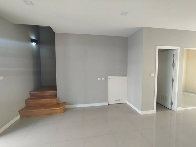 ขายทาวน์โฮม 3 ชั้น พาทิโอ บางนา-วงแหวน บ้านใหม่ ไม่เคยเข้าอยู่ ถูกที่สุดในโครงการ