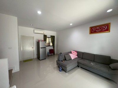 ขายทาวน์โฮม โครงการ เวิร์ฟ เพชรเกษม 81 (Verve  Phetkasem 81) โครงการ1  บรรยากาศเงียบสงบ ต่อเติมครัวแล้ว ไม่มีรอยทรุด ขนาด 17.7 ตารางวา!