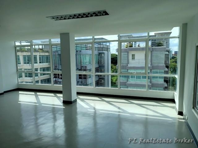 ขายอาคารสำนักงาน 5 ชั้น 135 ตรว. 750 ตรม นวลจันทร์27 ใกล้เลียบด่วน จอดรถ 20 คัน