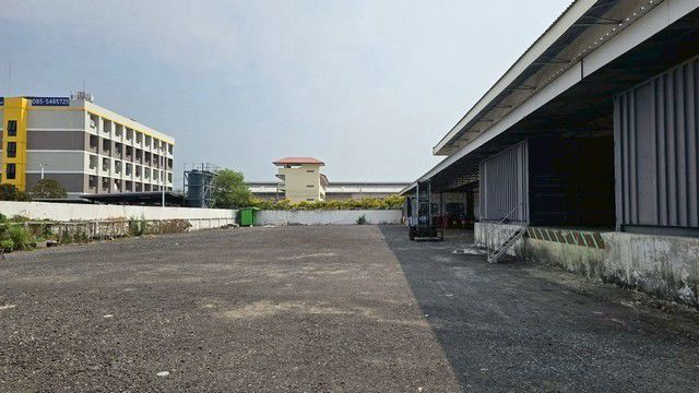 ให้เช่า โกดัง โรงงาน พร้อมออฟฟิศ 2 ชั้น ติดริมถนนบางนา-ตราด กม.20  พื้นที่สีม่วง