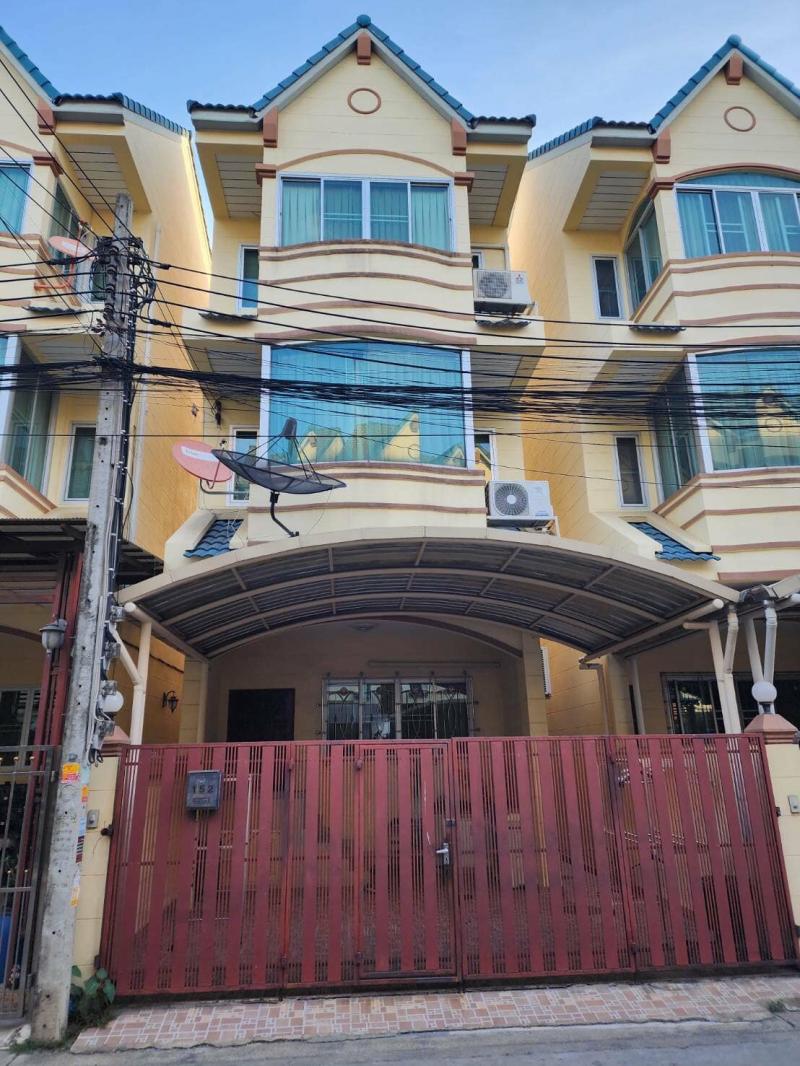 ทาวน์โฮม 3 ชั้นครึ่ง ซอยอินทามาระ 17 ทาวน์โฮม 3 ชั้นครึ่ง ซอยอินทามาระ 17