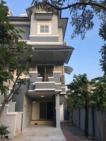 ให้เช่าทาวน์โฮม 3.5 ชั้น หมู่บ้านเน็พปาร์ค ซ.ประเสริฐมนูญกิจ 29 หลังมุม ใกล้เลียบทางด่วน ( รีโนเวทใหม่ )