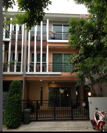 ให้เช่าทาวน์โฮม 3ชั้น หลังเซ็นทรัลพระราม 2  32 ตร.ว.