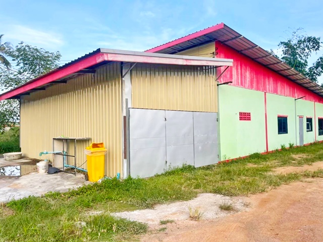 ระยอง เกือบ1ไร่ หรือ 360ตร.วา.เช่า-ขายบ้านพร้อมโกดัง 2 หลัง 480 ตร.ม.โลตัส บ่อวิน 2.1กม. ปลวกแดง  มาบยางพร  รร.บ้านบ่อวิน 1.1 กม.