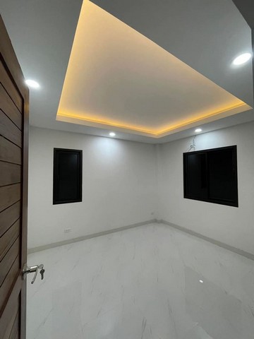 บ้านเดี่ยว 2 ชั้น หลังใหญ่ สไตล์โมเดิร์น สันกำแพง