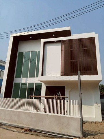 บ้านสร้างใหม่ 2 ชั้น สไตล์โมเดิร์น เข้าเมืองง่าย โซนสุเทพ