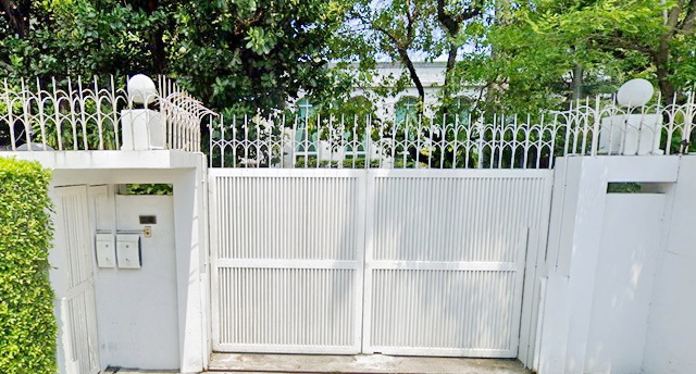 ทองหล่อ 21-25 ซ.สุขุมวิท 47-51 MRT รฟม.1.6 กม.เช่า-ขายที่ดินพร้อมอาคาร 2 ชั้น 1ไร่ 32 ตร.วา. ตลาดเอกมัย 1 กม. 1,724 ตร.ม.วิวสวน 5 นอน 5 น้ำ 