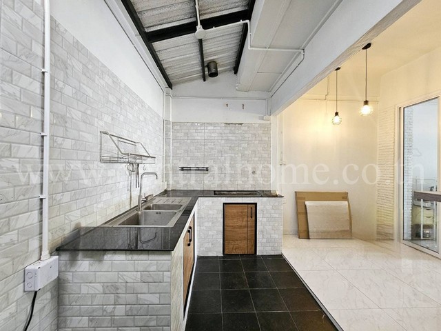 ให้เช่า ทาวน์เฮ้าส์ คู้บอน 27 แยก 48 รีโนเวทใหม่ พร้อมอยู่