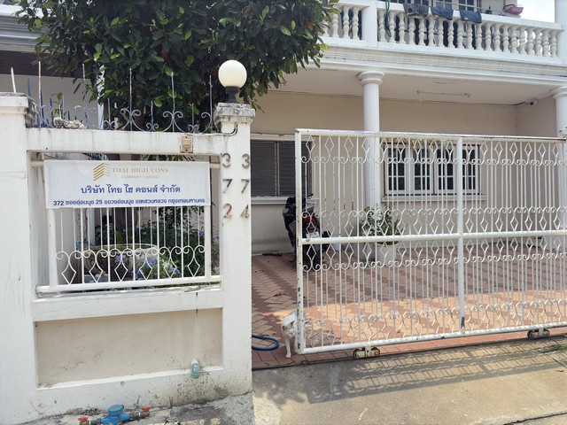 ขายตึก 3 ชั้น 2 คูหา เนื้อที่ 57 ตารางวา อ่อนนุช 25 สวนหลวง กรุงเทพ