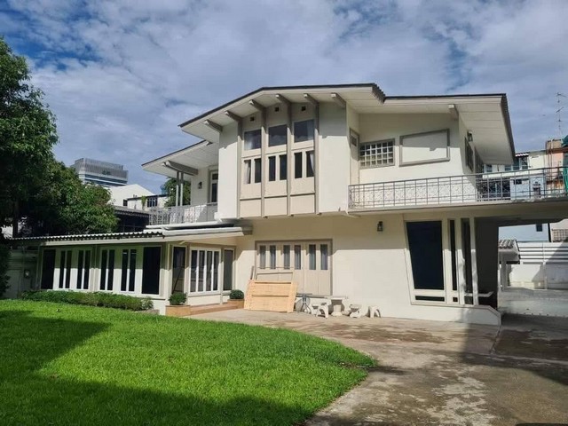 ปล่อยเช่า บ้านเดี่ยว สุขุมวิท 44 เนื้อที่ 375 ตารางวา เนื้อที่กว้าง บ้านใหญ่