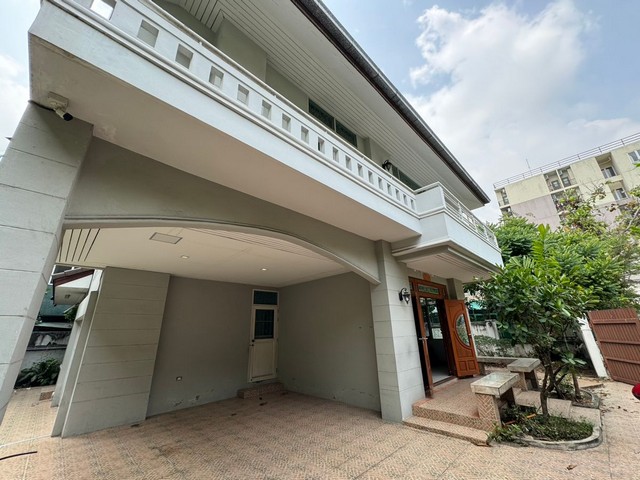 บ้านเดี่ยว 3ชั้น บ้านมือเดียว ทำเลดี ลาดพร้าว 87 เข้าออกได้หลายทาง 