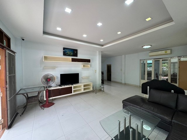 บ้านเดี่ยว 3ชั้น บ้านมือเดียว ทำเลดี ลาดพร้าว 87 เข้าออกได้หลายทาง