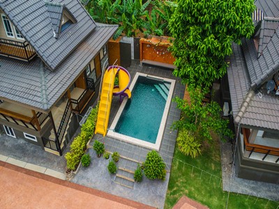 บ้านพักพูลวิลล่า พร้อมดำเนินกิจการได้ทันที บนทำเลหายาก โป่งตาลอง – เขาใหญ่ ( อ.ปากช่อง โคราช ) นี่คือ โอกาสทอง