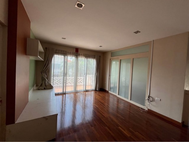 ขายบ้านเดี่ยว โครงการอยู่ติดริมถนนราชพฤกษ์ ใกล้ ไฟฟ้าเพียง 2 km  ใกล้เซนทรัล เวสต์เกต  หลังมุม Casa Ville ราชพฤกษ์-รัตนาธิเบศร์ 2