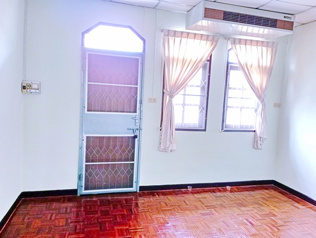 ท่าพระ 1กม.ให้เช่า ทาวน์เฮ้าส์ 3ชั้น 2คูหา 6นอน คฤหาสน์ 45 ตร.วา.555 ตร.ม. MRTจรัญฯ 13 300ม. ตลาดโพธิ์สามต้น 1.1 กม. 4 น้ำ  Airbnbได้