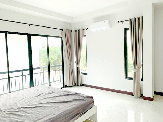 ให้เช่าบ้านเดี่ยว 2 ชั้น 50 ตร.วา.เฟอร์ครบ บุญถาวร 3.9 กม. 200 ตร.ม.แม็คโคร สุราษฎร์ธานี 3.3 กม.3 นอน 3 น้ำ  เทศบาลนคร