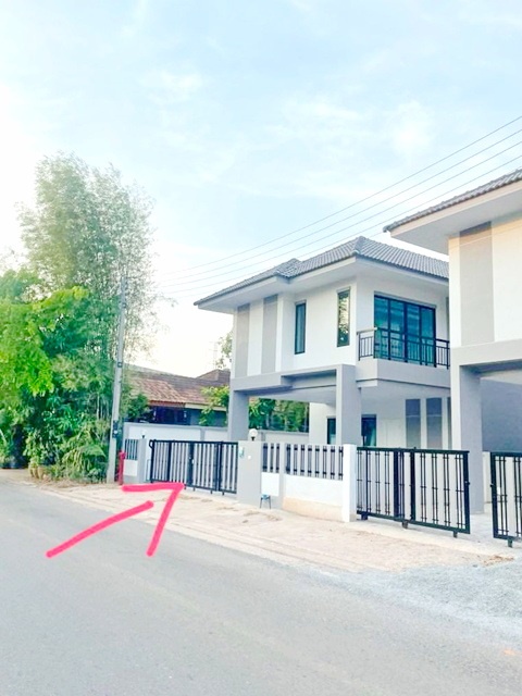 เฟอร์ครบ บุญถาวร 3.9 กม. แม็คโคร สุราษฎร์ธานี 3.3 กม.3 นอน ให้เช่าบ้านเดี่ยว 2 ชั้น 52ตร.วา.202 ตร.ม3 น้ำ  เทศบาลนคร 