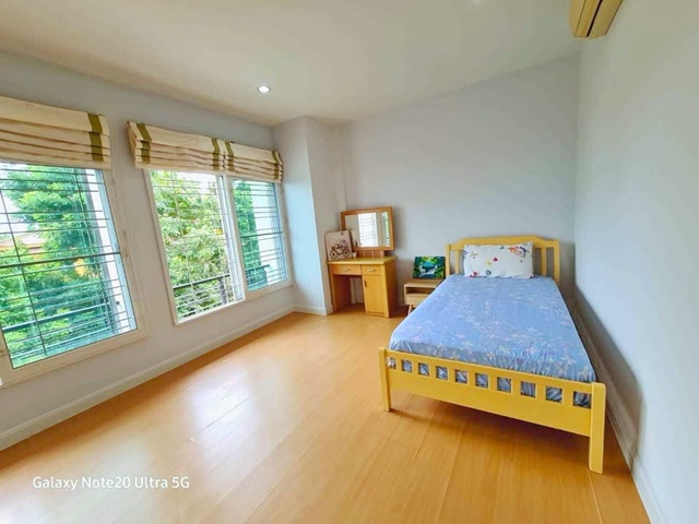 ธัญญาพาร์ค 1.3 กม. ให้เช่าทาวน์เฮาส์ 3 ชั้น MRT สายสีเหลือง ศรีนุช 1.8 กม. ศรีนครินทร์ 20-26 20ตร.วา.235ตร.ม  พร้อมเฟอร์ 3 นอน 3 น้ำ