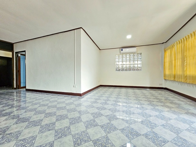 โรบินสัน รัตนาธิเบศร์ 1.3กม. MRTแยกนนทบุรี 1 1.1 กม .ให้เช่าบ้านเดี่ยว 49ตร.วา. 200 ตร.ม. โลตัส พระนั่งเกล้า 500ม.3 นอน 2 น้ำ 4 แอร์